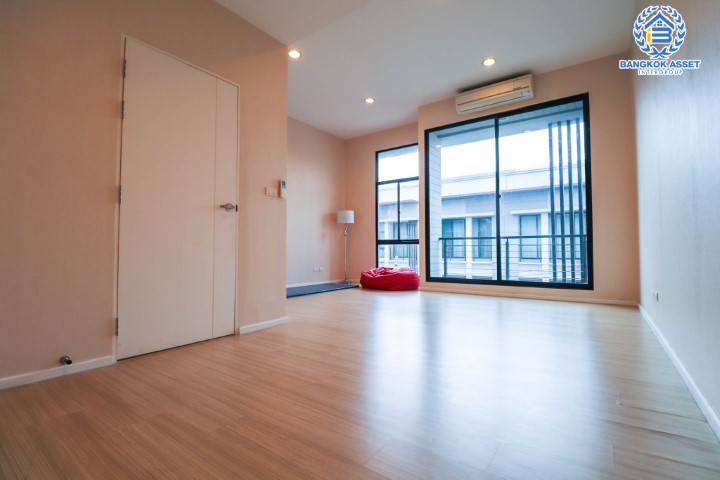 *****ทาวน์โฮมมือสองย่านนนทบุรี ม.บ้านกลางเมือง รัตนาธิเบศร์ หลังมุม! เนื้อที่ 25.6 ตร.ว. ฟังก์ชัน 3 ห้องนอน 3 ห้องน้ำ 2 ที่จอดรถ แถมฟรี! 4 เครื่องปรับอากาศ บ้านหันทิศเนือ บนทำเลเยี่ยม ใกล้รถไฟฟ้าสายสีม่วง "สถานีแยกนนทบุรี 1" เพียง 10 นาที